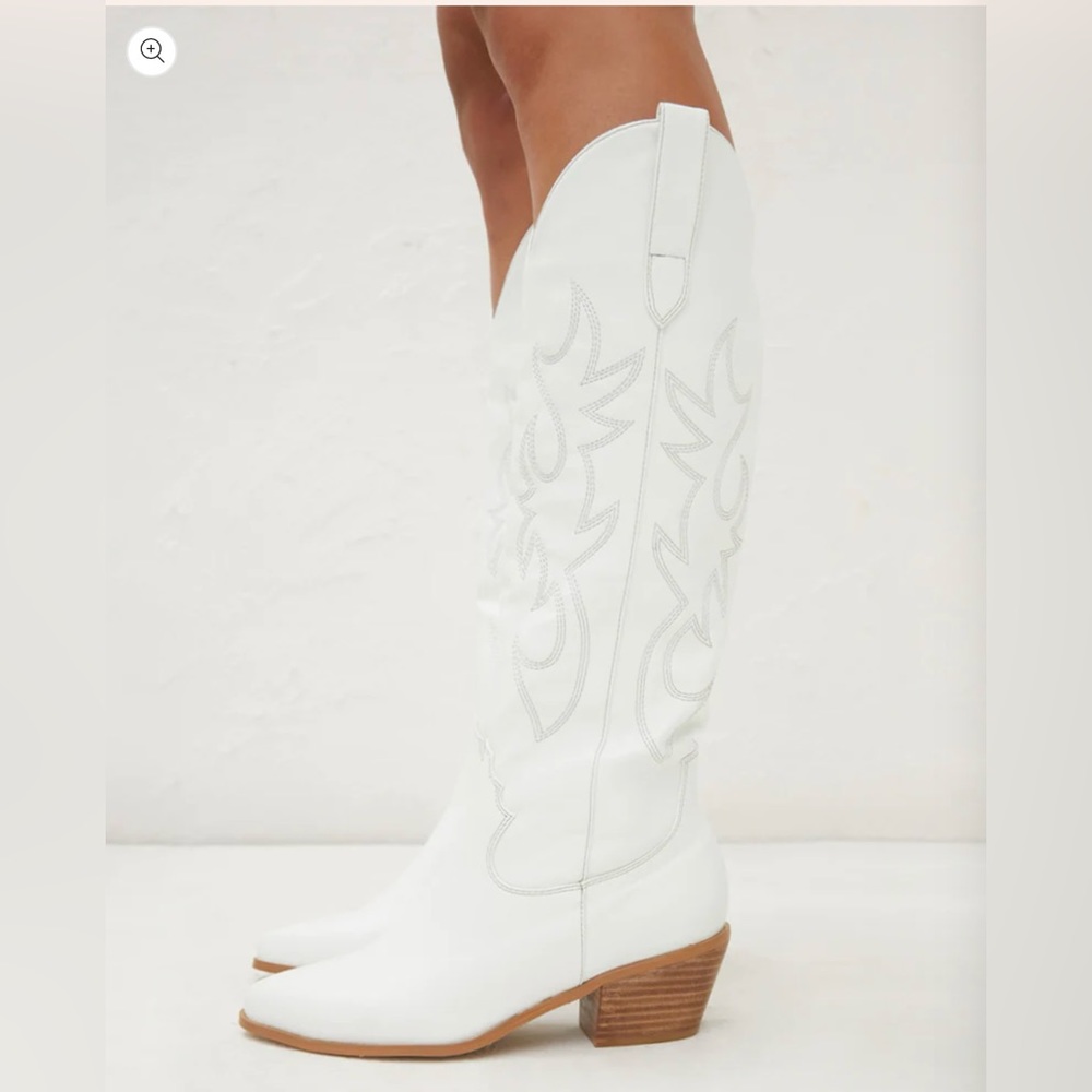 billini white wide with boots size 8 - brand new never worn